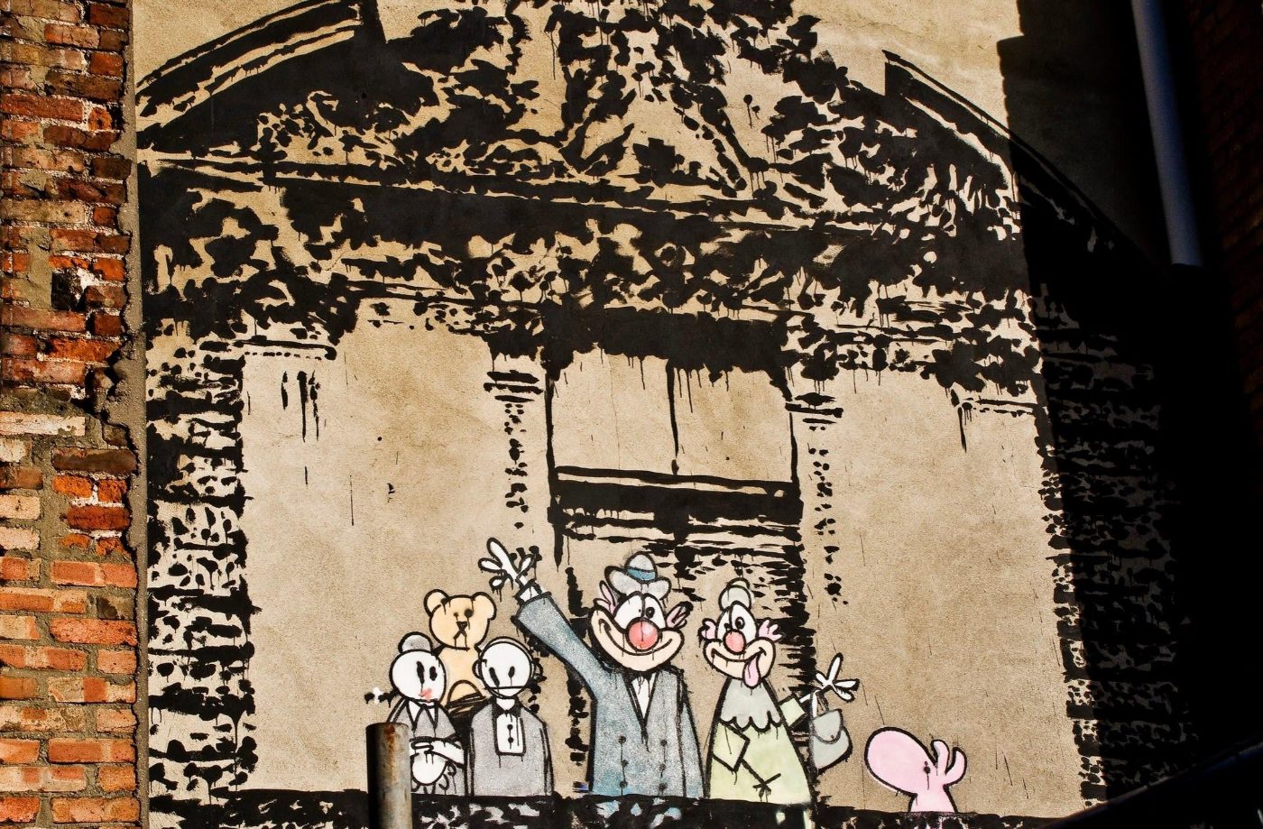 Banksy, Balcony Family mural